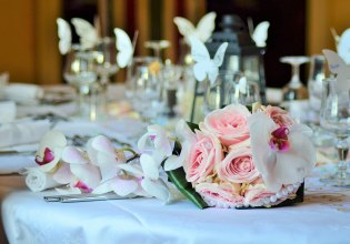 Ψηφιακό πελατολόγιο: Στο στόχαστρο της ΑΑΔΕ γάμοι, βαπτίσεις και άλλες δεξιώσεις για εντοπισμό φοροδιαφυγής