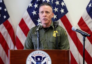 Σημάδια υποχώρησης Τραμπ στη Μινεάπολη – Αποχωρούν «ορισμένοι ομοσπονδιακοί πράκτορες»