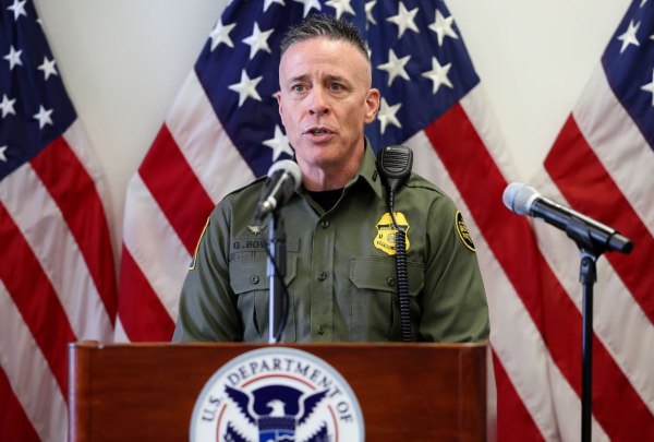 Σημάδια υποχώρησης Τραμπ στη Μινεάπολη – Αποχωρούν «ορισμένοι ομοσπονδιακοί πράκτορες»