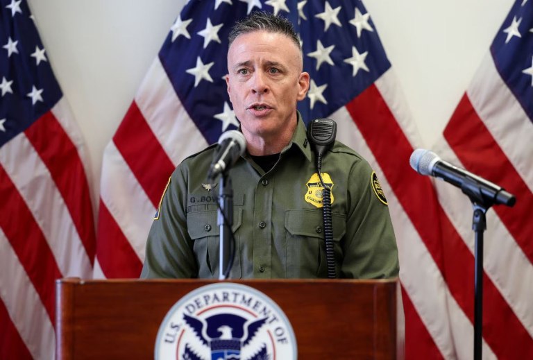 Σημάδια υποχώρησης Τραμπ στη Μινεάπολη – Αποχωρούν «ορισμένοι ομοσπονδιακοί πράκτορες»