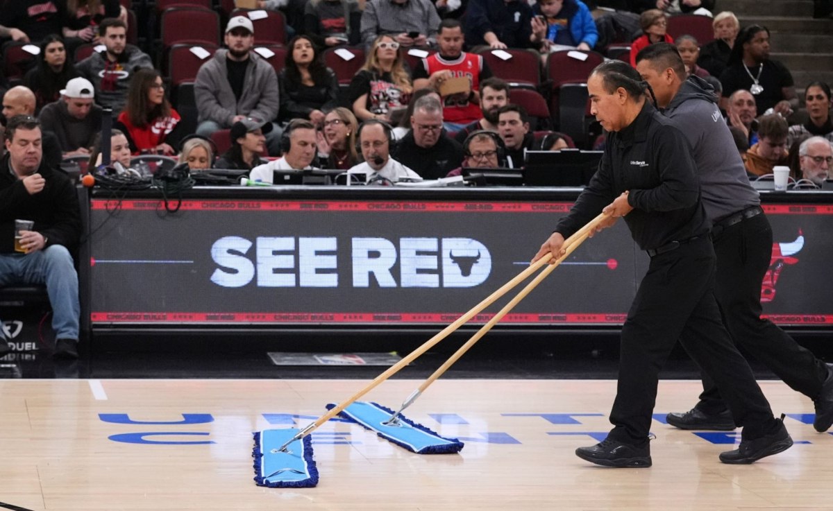 Αναβλήθηκε λόγω βροχής και ακατάλληλου παρκέ το Μπουλς-Χιτ (vids, pics)