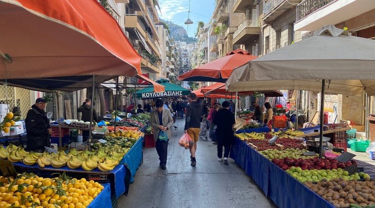 Λαϊκές Αγορές: Επιστρέφουν την Παρασκευή στους πάγκους οι παραγωγοί – Αναστέλλονται οι απεργιακές κινητοποιήσεις