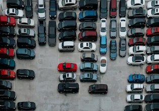 FT: Οι αυτοκινητοβιομηχανίες απορρίπτουν την πρόταση της ΕΕ για «made in Europe» οχήματα