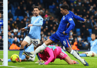 Μάντσεστερ Σίτι – Τσέλσι 1-1: Ο Έντσο στο 90+5′ έκανε δώρο στην Άρσεναλ!