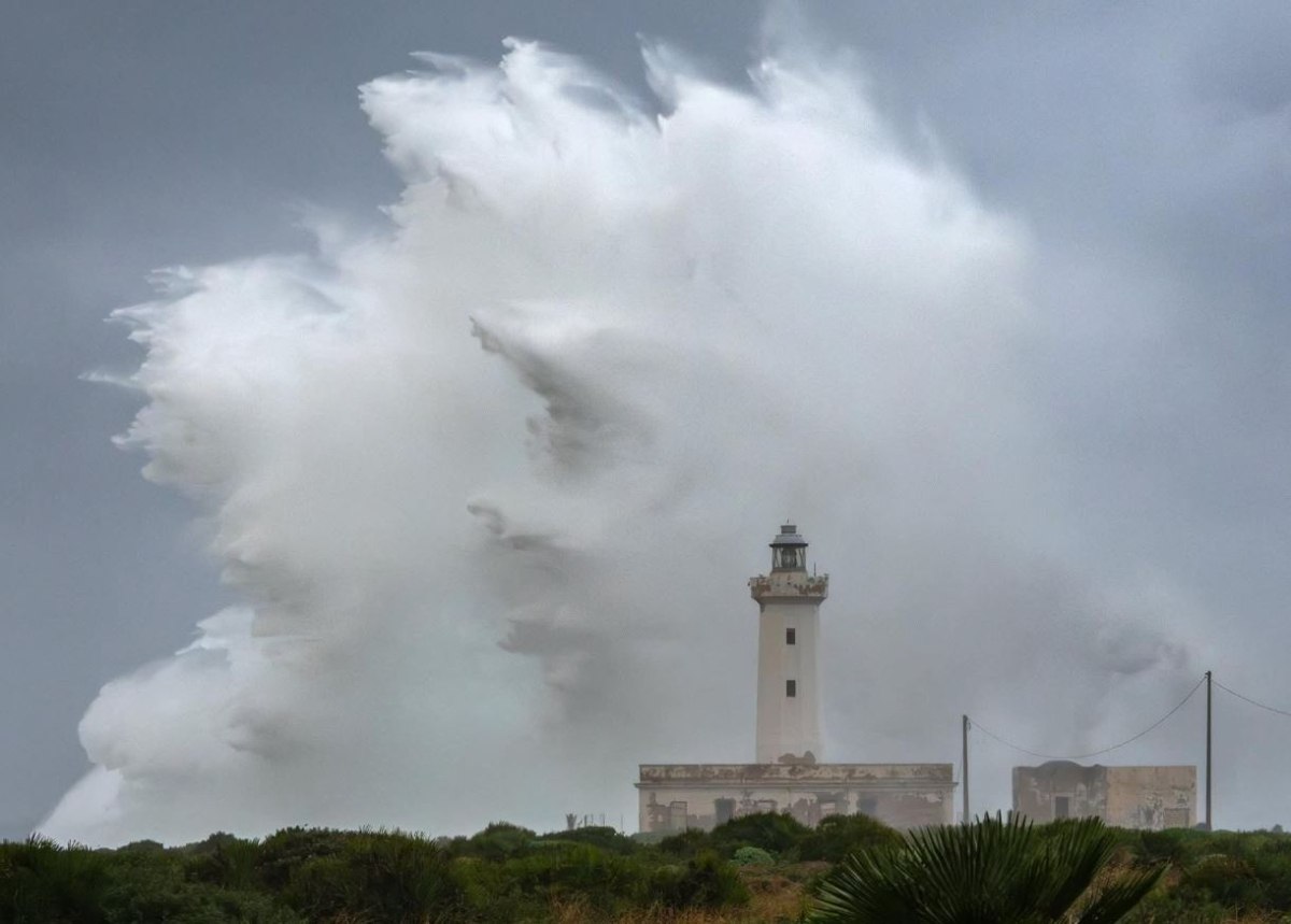 Η Ιταλία στο έλεος του κυκλώνα Χάρι – H θάλασσα βγήκε στους δρόμους [βίντεο]