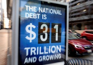 Η εξάρτηση της παγκόσμιας οικονομίας από το δημόσιο χρέος