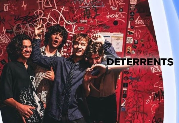 Deterrents: Το νεανικό εναλλακτικό ροκ γκρουπ στο Temple Athina