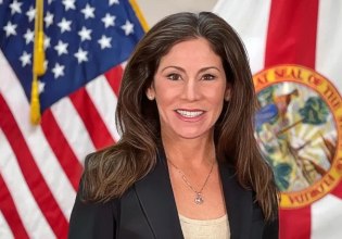 Νέα πρόεδρος της FMC των ΗΠΑ η Λόρα ΝτιΜπέλα