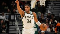 Γκόλντεν Στέιτ Γουόριορς – Μιλγουόκι Μπακς 120-113: Νέα ήττα για τα «Ελάφια» παρά τον «διπλό» Αντετοκούνμπο (vid)