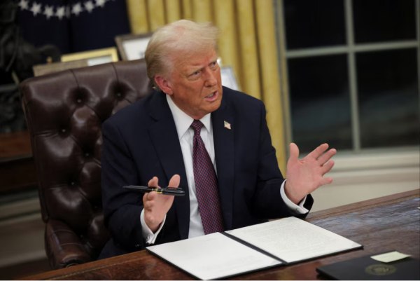 Τραμπ προς Ιράν: «Καλύτερα να μην αρχίσετε να πυροβολείτε, γιατί θα πυροβολήσουμε και εμείς»