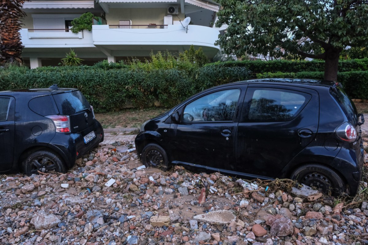 Γλυφάδα: «Της είπαν ότι πλημμύριζε το σπίτι της» – Μαρτυρία γειτόνισσας για τον τραγικό θάνατο της 56χρονης