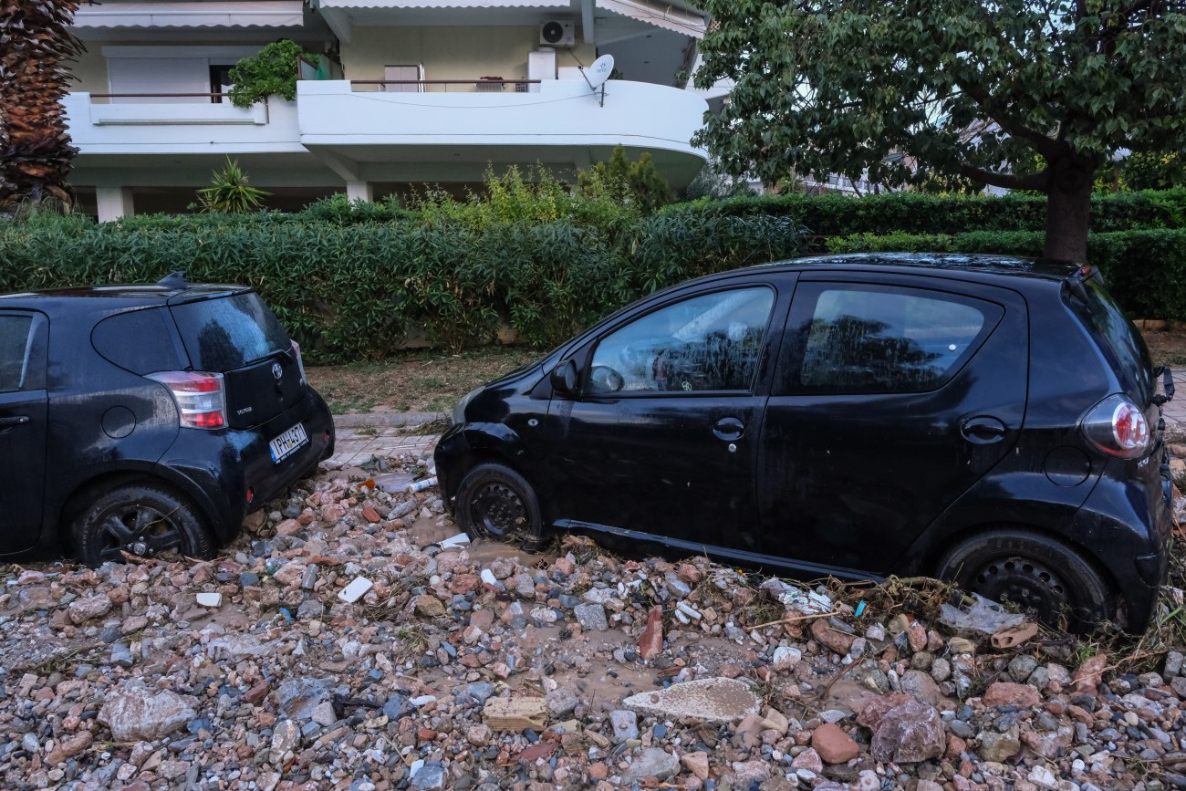 Γλυφάδα: «Της είπαν ότι πλημμύριζε το σπίτι της» – Μαρτυρία γειτόνισσας για τον τραγικό θάνατο της 56χρονης