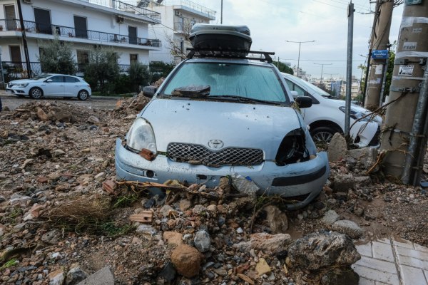 Πολιτική αντιπαράθεση για την κακοκαιρία: «Η κυβέρνηση έχει αποτύχει»
