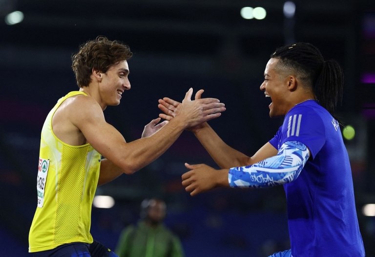 Λατρεία Ντουπλάντις για Καραλή!