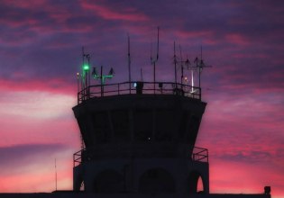 Ελεγκτές Εναέριας Κυκλοφορίας: «Καταπέλτης» για την ΥΠΑ – «Έκθετη για τον διασυρμό της χώρας»