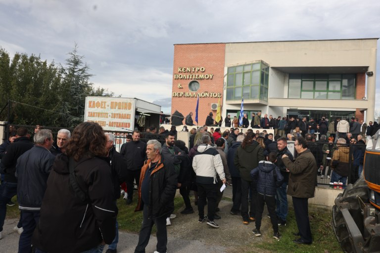 Ώρα αποφάσεων για τους αγρότες: Σε εξέλιξη η πανελλαδική σύσκεψη στα Μάλγαρα – «Τα μπλόκα ήταν μονόδρομος»