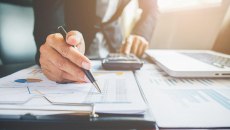 Ανατροπές στη φορολογία φέρνει το 2026 για ελεύθερους επαγγελματίες