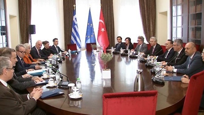 Θετικό κλίμα στον πολιτικό διάλογο Ελλάδας – Τουρκίας – Στο τραπέζι διεθνείς εξελίξεις και ο παράγοντας Τραμπ