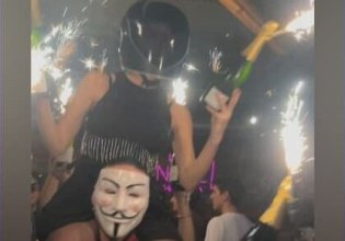 Ελβετία: Φωτογραφία ντοκουμέντο μέσα στο νυχτερινό κλαμπ λίγο πριν ξεσπάσει η φονική πυρκαγιά