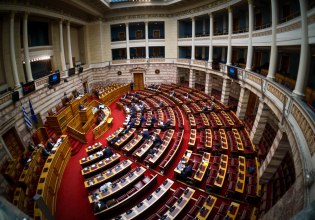 Το 112 ήχησε στη Βουλή και προκάλεσε μίνι αντιπαράθεση – Δείτε βίντεο