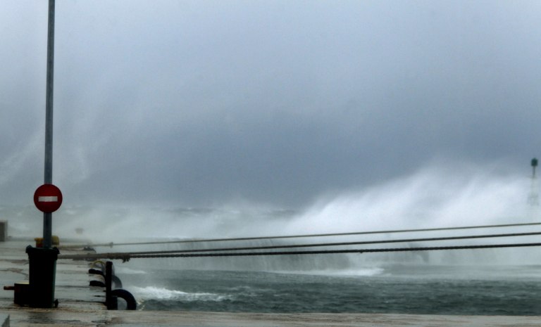 Καιρός: Θυελλώδεις νοτιάδες σε Ιόνιο και Αιγαίο –  Πού θα έχει ισχυρές βροχές και καταιγίδες