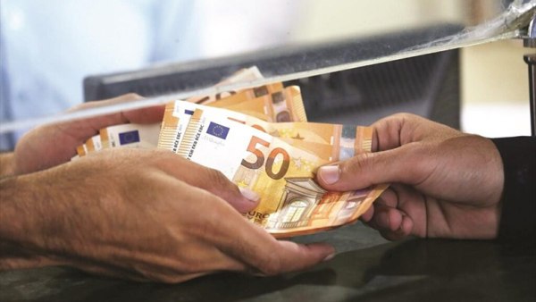 Ηράκλειο: Συνελήφθη δημοτικός υπάλληλος που πήρε φακελάκι 6.000 ευρώ για να εκδώσει πλαστό έγγραφο