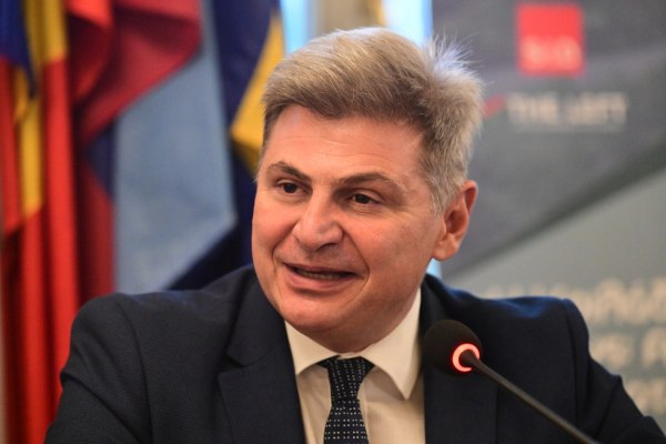 Φαραντούρης μετά τη διαγραφή του: «Ο ΣΥΡΙΖΑ επέλεξε να μην συνοδοιπορήσουμε» – Τι είπε για το κόμμα Καρυστιανού