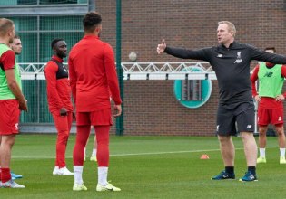 H Άρσεναλ τα δίνει όλα για το πρωτάθλημα – Πήρε προπονητή και για τα… πλάγια άουτ