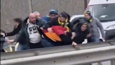 Ξυλοδαρμός οπαδού της Γαλατάσαραϊ από οπαδούς της Φενέρμπαχτσε! (vid)