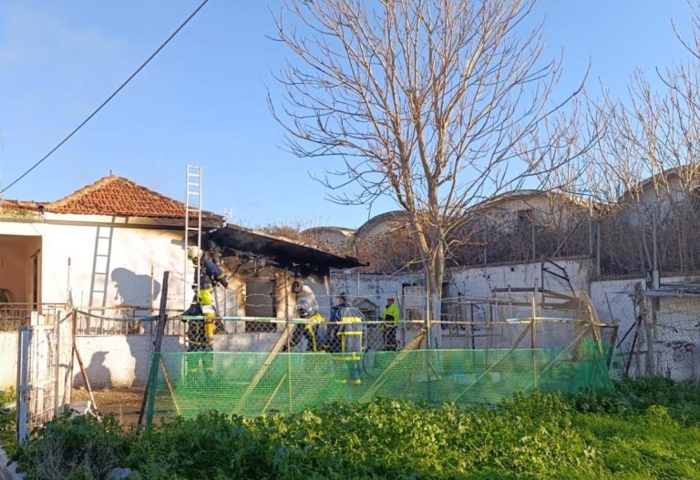 Μαγνησία: Στο νοσοκομείο 67χρονη μετά τη φωτιά που ξέσπασε στο σπίτι της