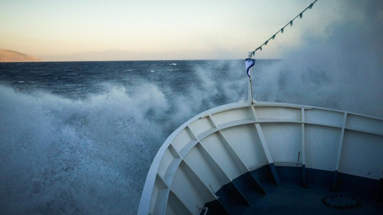 Προβλήματα στις ακτοπλοϊκές μετακινήσεις από τους ισχυρούς ανέμους