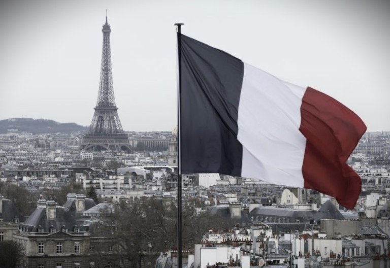 Economist: Η Γαλλία παρέλυσε… και φταίνε όλοι