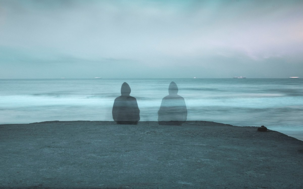 Η μοναξιά κάνει «πάρτι» στους νέους – παρά τα πολλά social media