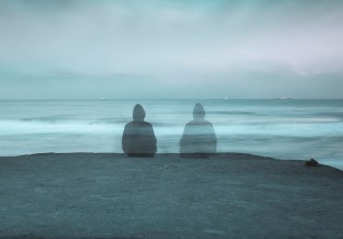 Η μοναξιά κάνει «πάρτι» στους νέους – παρά τα πολλά social media