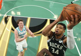 Μπακς – Χόρνετς 122-121: Καθάρισε ο Αντετοκούνμπο για τα «Ελάφια»