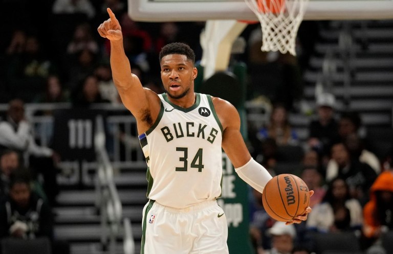 Αντετοκούνμπο: «Δεν θα υπάρξει ποτέ στιγμή που θα βγω και θα πω ότι θέλω trade» (pic)