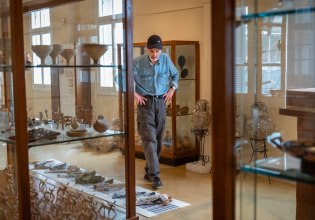 Γιάννης Μπουτέας: Πέθανε ο εικαστικός καλλιτέχνης – Έργο του στο Μετρό Κεραμεικός