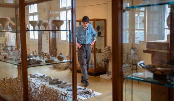 Γιάννης Μπουτέας: Πέθανε ο εικαστικός καλλιτέχνης – Έργο του στο Μετρό Κεραμεικός