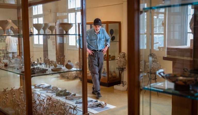 Γιάννης Μπουτέας: Πέθανε ο εικαστικός καλλιτέχνης – Έργο του στο Μετρό Κεραμεικός