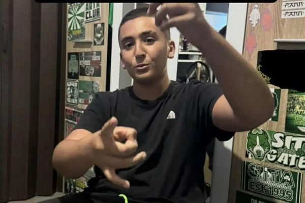 Κρήτη: Συγγενείς και φίλοι αποχαιρετούν τον 15χρονο που σκοτώθηκε όταν ανετράπη το Ι.Χ. που οδηγούσε φίλος του