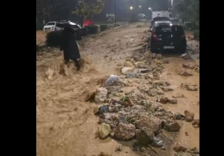 Νεκρή γυναίκα στη Γλυφάδα – Καταπλακώθηκε από ΙΧ που παρασύρθηκε από ορμητικά νερά