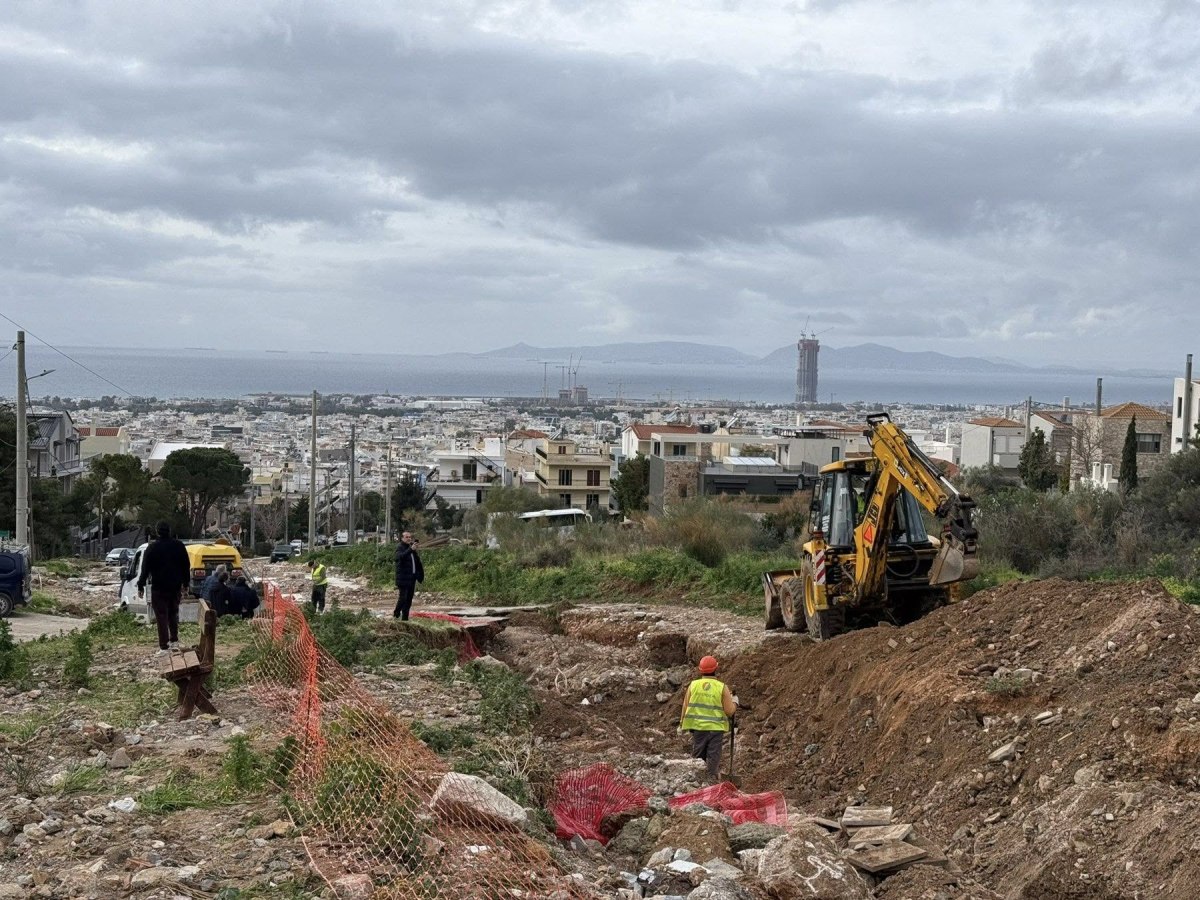 ΔΕΔΔΗΕ: Ολοκληρώθηκε ο καθαρισμός καλωδίων υψηλής τάσης στη Γλυφάδα