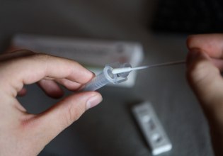 Γρίπη: Αυξάνονται σημαντικά οι εισαγωγές ασθενών – Ζορίζονται τα νοσοκομεία – Τι γίνεται με τα παιδιά