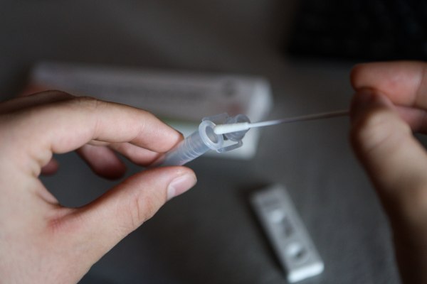 Γρίπη: Αυξάνονται σημαντικά οι εισαγωγές ασθενών – Ζορίζονται τα νοσοκομεία – Τι γίνεται με τα παιδιά