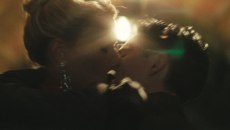 Η Γκουίνεθ Πάλτροου ανησυχούσε για τις ερωτικές σκηνές με τον Τιμοτέ Σαλαμέ στο «Marty Supreme» – Τελός καλό, όλα καλά