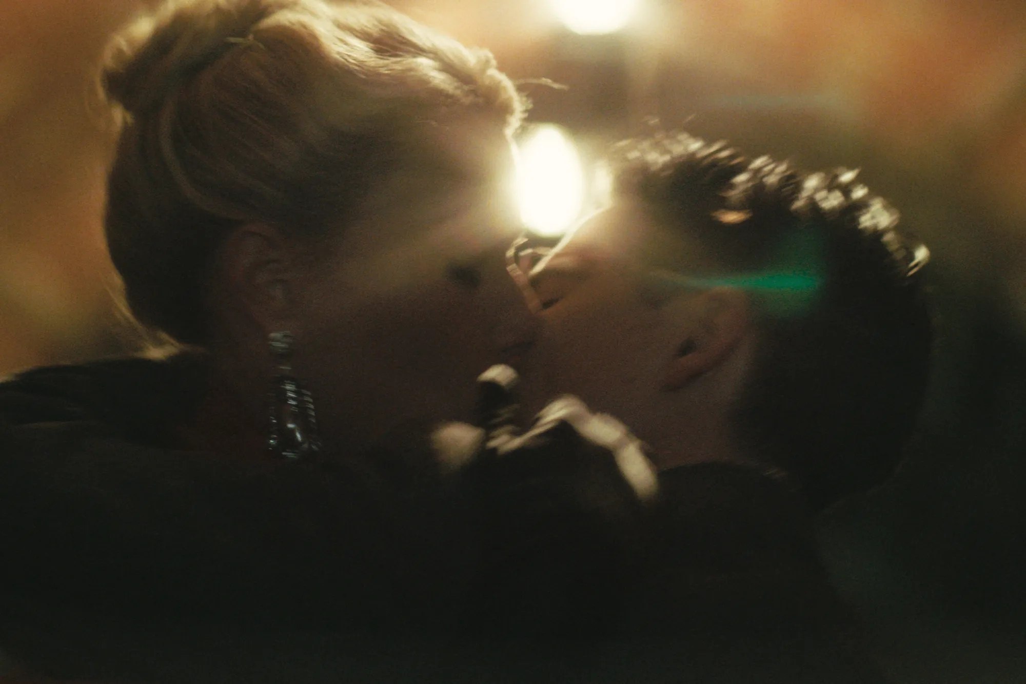 Η Γκουίνεθ Πάλτροου ανησυχούσε για τις ερωτικές σκηνές με τον Τιμοτέ Σαλαμέ στο «Marty Supreme» – Τελός καλό, όλα καλά