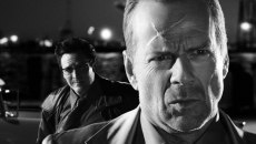 Η σύζυγος του Μπρους Γουίλις, Έμα Χέμινγκ, λέει ότι ο ηθοποιός «δεν γνωρίζει» πως πάσχει από άνοια