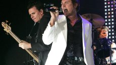 Οι Duran Duran αφιέρωσαν το «Ordinary World» στη Ρενέ Γκουντ- Το μήνυμα κατά της ΙCE μήνυμα από τη σκηνή