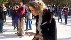 Ναόμι, Φιντέλ και haute σκάνδαλα – Νέο βιβλίο αποκαθηλώνει το μύθο της Άννα Γουίντουρ 