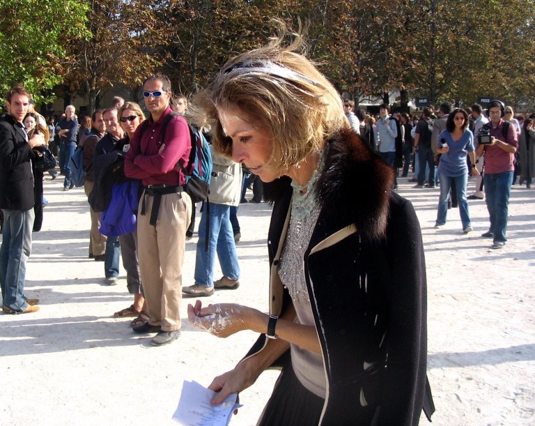 Ναόμι, Φιντέλ και haute σκάνδαλα – Νέο βιβλίο αποκαθηλώνει το μύθο της Άννα Γουίντουρ 